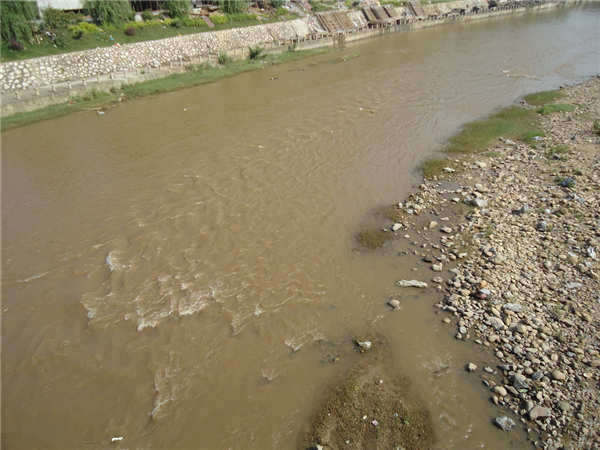 河流污染图片